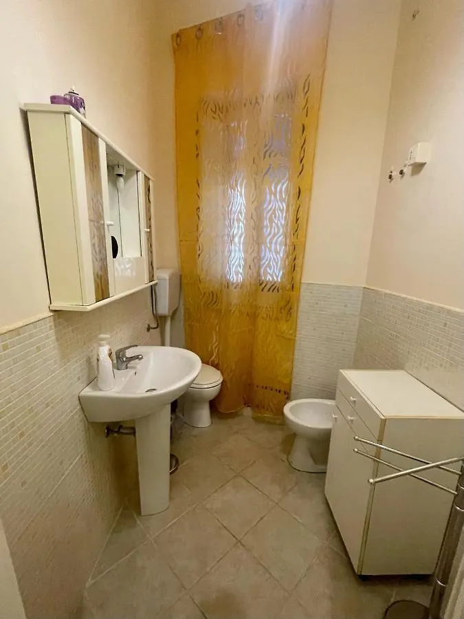 Apartament Dimora Di Maury A Due Passi Dai Trasporti E Da Ballaro Palerme 0*,